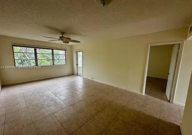 4th image of 2223 Park Ln #304, Hollywood, FL 33021 | MLS# A11965057
