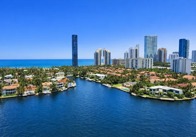 3rd image of 19707 Turnberry Wy #20G, Miami, FL 33180 | MLS# A11964925