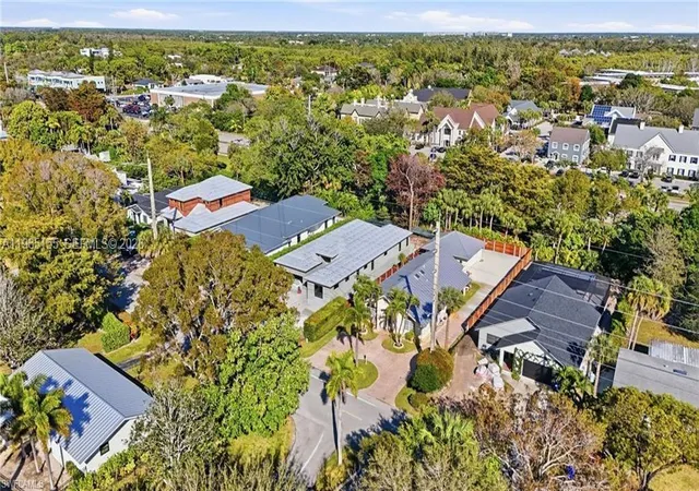 2nd image of 1050 13th N St, Naples, FL 34102 | MLS# A11965155