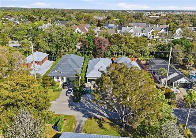 5th image of 1050 13Th N St, Naples, FL 34102 | MLS# A11965155