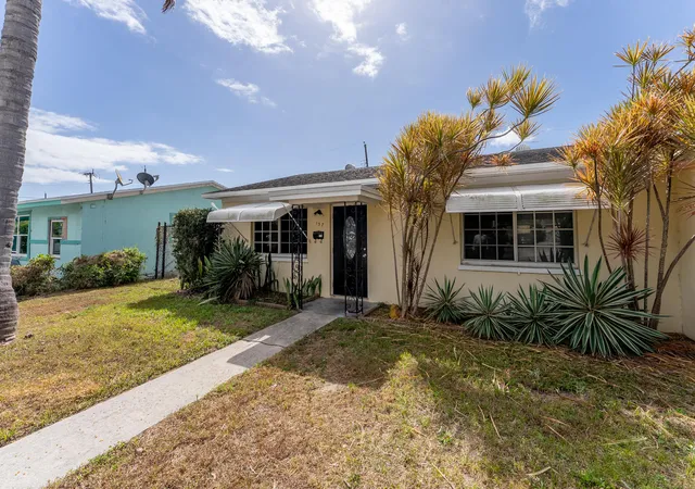 Homes for sale in Riviera Beach, FL | 137 W 34th St, Riviera Beach, FL 33404 | MLS# R11163546