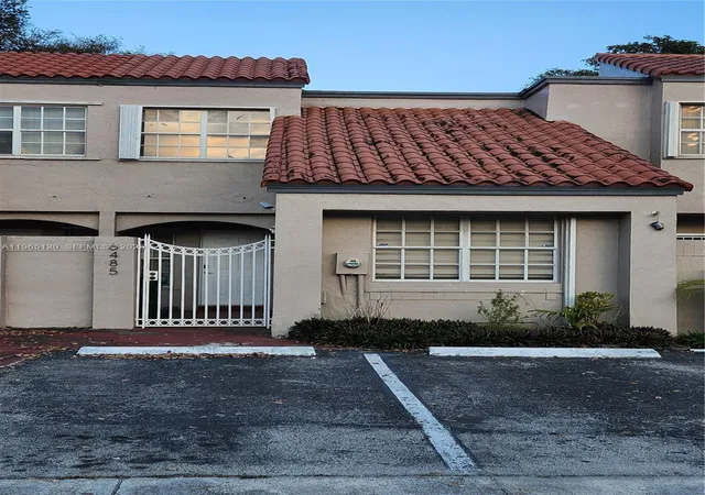 3rd image of 6485 Sw 129Th Ave, Miami, FL 33183 | MLS# A11965120