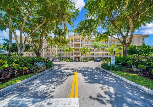 Homes for sale in Pompano Beach, FL | 4030 W Palm Aire Dr #104, Pompano Beach, FL 33069 | MLS# A11965134