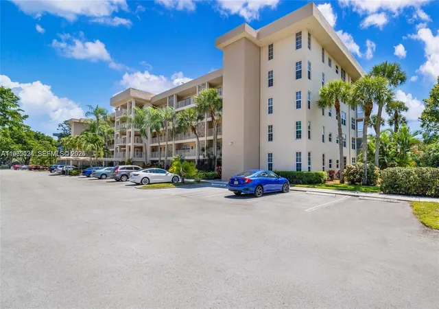 Homes for sale in Pompano Beach, FL | 4030 W Palm Aire Dr #104, Pompano Beach, FL 33069 | MLS# A11965134