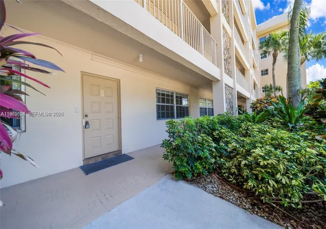 Homes for sale in Pompano Beach, FL | 4030 W Palm Aire Dr #104, Pompano Beach, FL 33069 | MLS# A11965134
