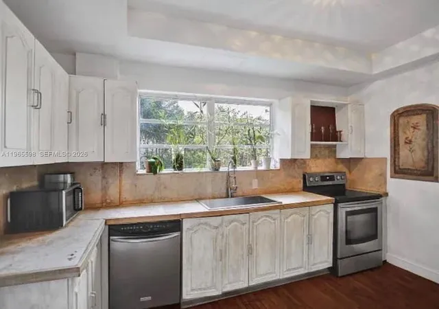 2nd image of 1107 Alhambra Cir, Coral Gables, FL 33134 | MLS# A11965598