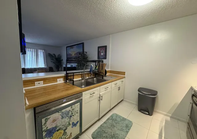 Photo 3 of House for sale at 1443 39th Avenue #2, Vero Beach, FL 32960 | MLS# R11163751 | Listing updated on 2026-09-23