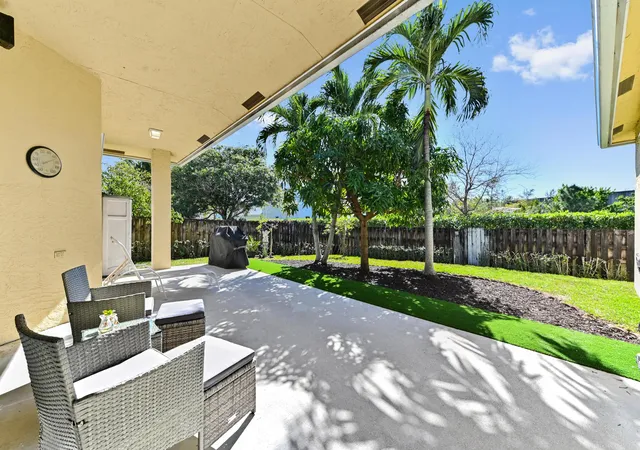 2nd image of 1791 Pierce Dr, Lake Worth Beach, FL 33460 | MLS# R11163026