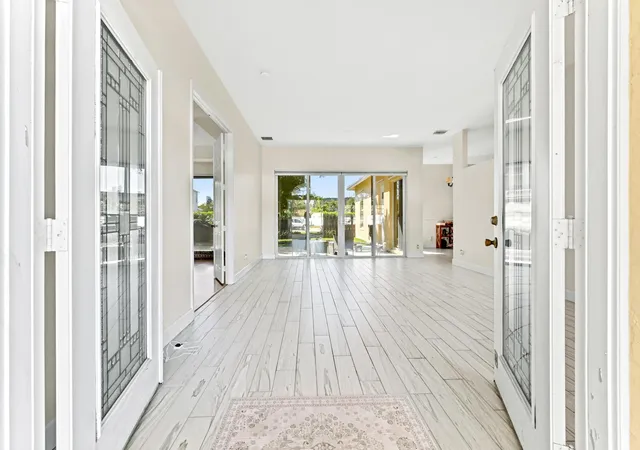 3rd image of 1791 Pierce Dr, Lake Worth Beach, FL 33460 | MLS# R11163026