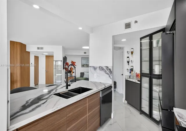 4th image of 1000 Island Blvd-renovated 1710, Aventura, FL 33160
