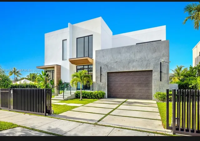 Homes for sale in North Miami, FL | 2050 S Hibiscus Dr, North Miami, FL 33181 | MLS# A11966151