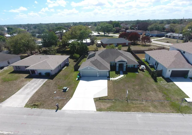 3rd image of 294 Sw Statler Ave, Port Saint Lucie, FL 34984 | MLS# R11164039