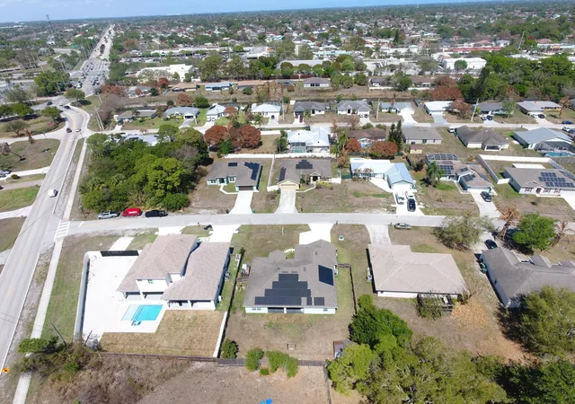 4th image of 294 Sw Statler Ave, Port Saint Lucie, FL 34984 | MLS# R11164039