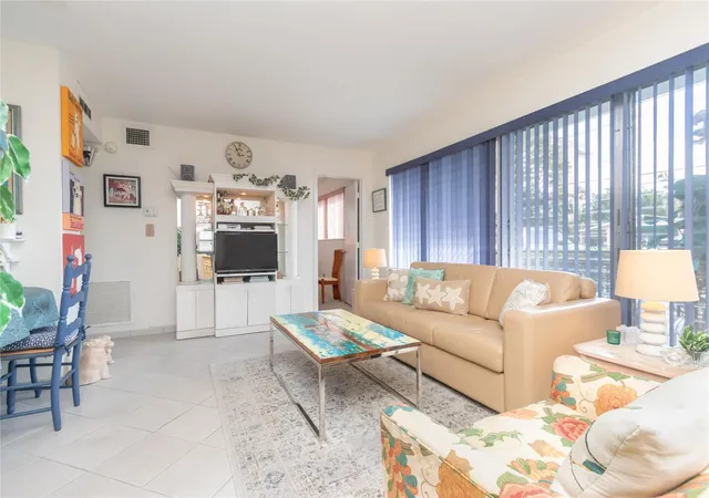 Homes for sale in Fort Lauderdale, FL | 1035 Se 15th St #10B, Fort Lauderdale, FL 33316 | MLS# F10549490