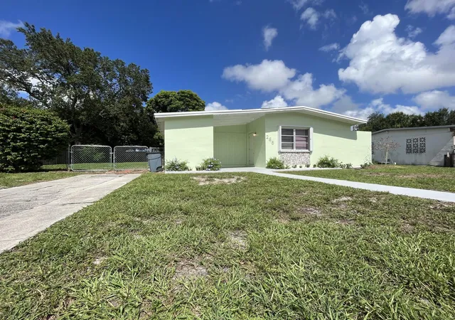 Photo 2 of Single family home for sale at 285 Se Abeto Ln, Port St Lucie, FL 34983 | MLS# R11164135 | Listing updated on 2026-09-23