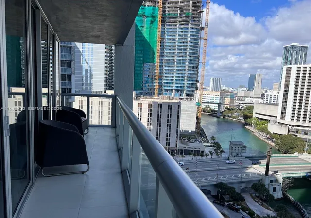 3rd image of 475 Brickell Ave #1715, Miami, FL 33131 | MLS# A11965732