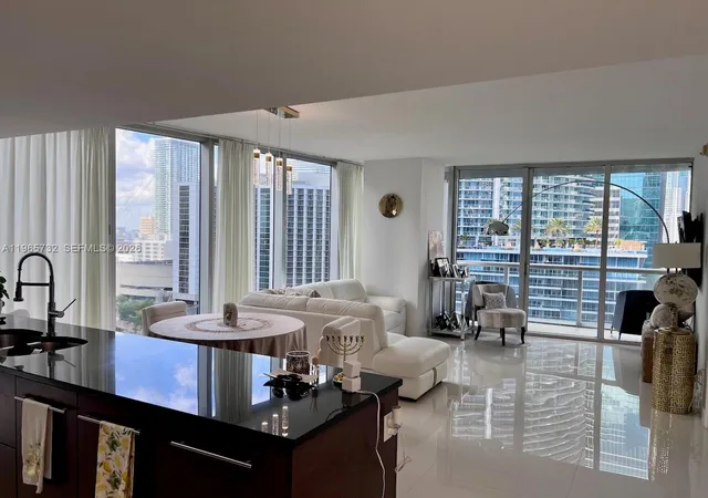 4th image of 475 Brickell Ave #1715, Miami, FL 33131 | MLS# A11965732