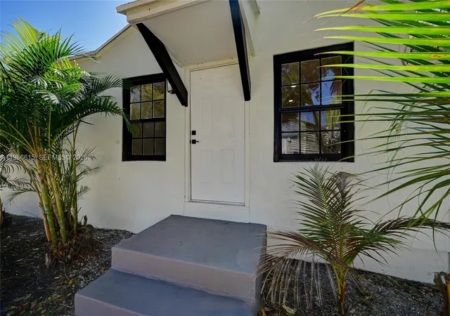 1st image of 816 Tuscaloosa St, West Palm Beach, FL 33405 | MLS# A11966615