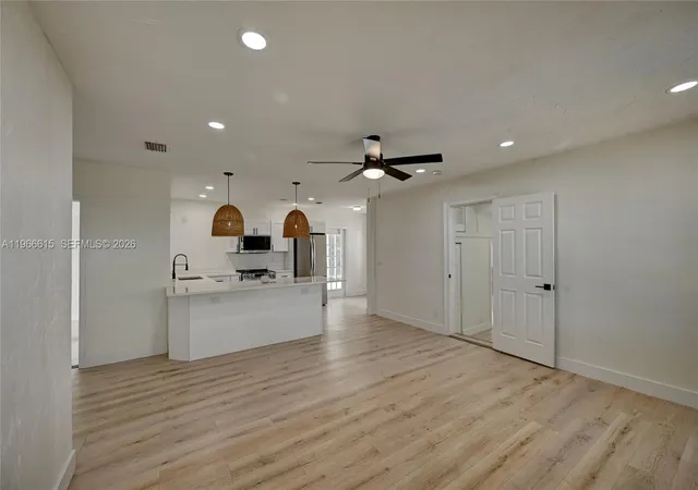 5th image of 816 Tuscaloosa St, West Palm Beach, FL 33405 | MLS# A11966615