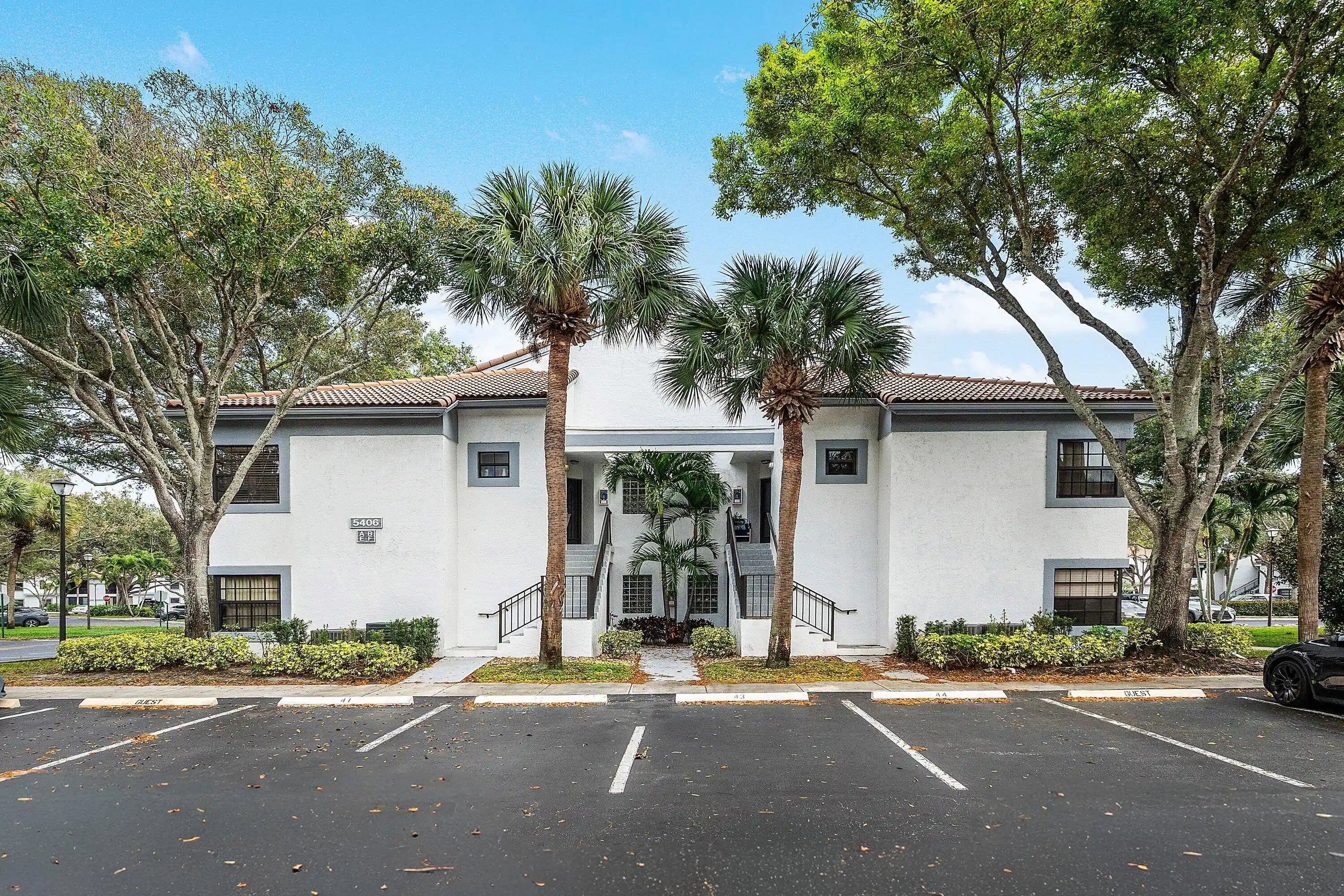Photo 1 of Condo for sale at 5406 Venetia Ct #F, Boynton Beach, FL 33437 | MLS# R11164264 | Listing updated on 2026-10-22