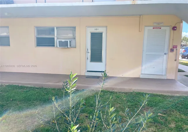 Homes for sale in Fort Lauderdale, FL | 2081 Ne 56th Street, Fort Lauderdale, FL 33308 | Houzeo