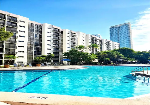 4th image of 17021 N Bay Rd #324, Sunny Isles Beach, FL 33160 | MLS# A11966752