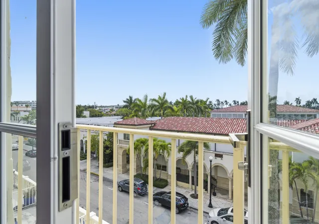 Photo 3 of Condo for sale at 235 Sunrise Ave #3013, Palm Beach, FL 33480 | MLS# R11164349 | Listing updated on 2026-09-23