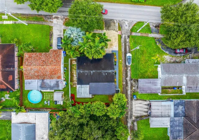 36th image of 907 N Park Rd, Hollywood, FL 33021 | MLS# A11966867
