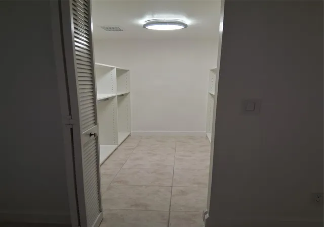 5th image of 9800 Sunrise Lakes Blvd #109, Sunrise, FL 33322 | MLS# F10552531