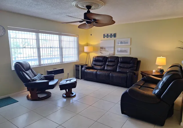 Photo 3 of Condo for sale at 305 Andover L, West Palm Beach, FL 33417 | MLS# R11164511 | Listing updated on 2026-09-30