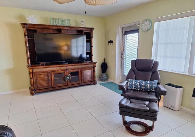 Photo 4 of Condo for sale at 305 Andover L, West Palm Beach, FL 33417 | MLS# R11164511 | Listing updated on 2026-09-30
