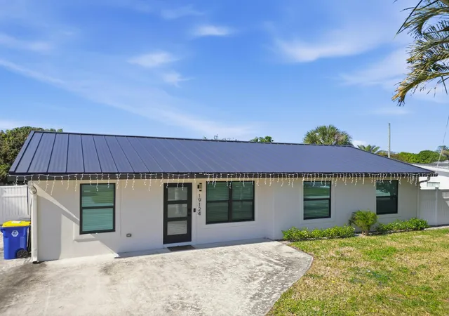 1st image of 19124 Se Fearnley Dr, Jupiter, FL 33469 | MLS# R11164575