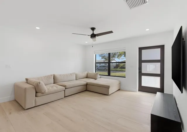 5th image of 19124 Se Fearnley Dr, Jupiter, FL 33469 | MLS# R11164575