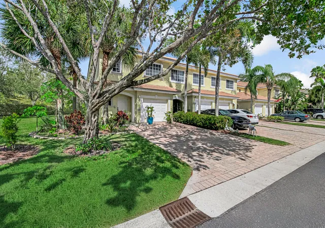 Photo 2 of Townhouse for sale at 845 Imperial Lake Rd, West Palm Beach, FL 33413 | MLS# R11164577 | Listing updated on 2026-09-30