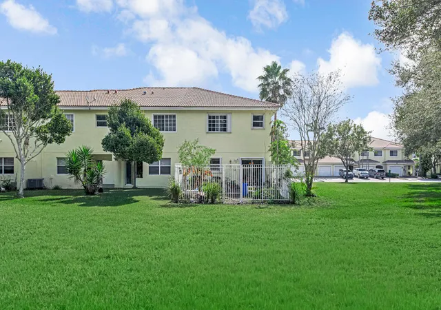 Photo 4 of Townhouse for sale at 845 Imperial Lake Rd, West Palm Beach, FL 33413 | MLS# R11164577 | Listing updated on 2026-09-30