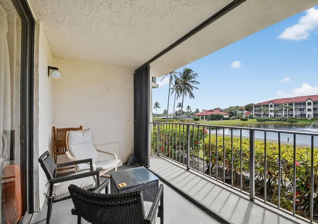 Photo 3 of Condo for sale at 7030 Half Moon Cir #117, Lake Worth, FL 33462 | MLS# R11164579 | Listing updated on 2026-09-24