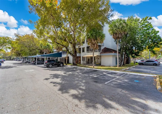 2nd image of Verabella Falls Condominiums, Miami, FL 33193