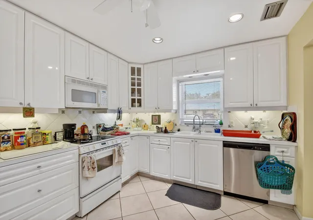 Photo 2 of Condo for sale at 782 Nantucket Cir, Greenacres, FL 33467 | MLS# R11164942 | Listing updated on 2026-09-23