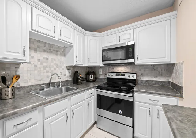 Listing Photo 2 - Condo for sale in building located at 5180 E Sabal Palm Blvd, Tamarac, FL 33319 - Unit #239