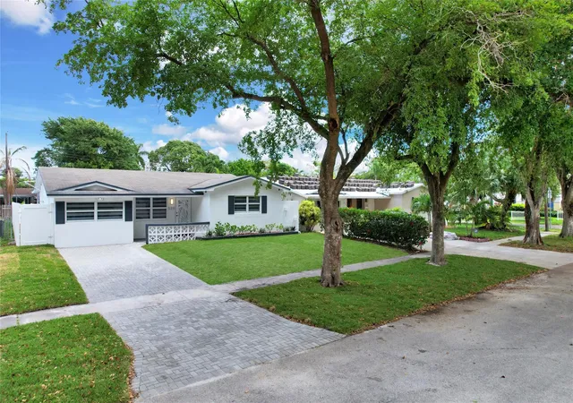 Photo 1 of Single family home for sale at 5311 Pierce St, Hollywood, FL 33021 | MLS# F10553897 | Listing updated on 2026-09-23