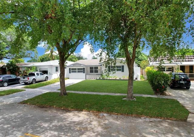 Photo 2 of Single family home for sale at 5311 Pierce St, Hollywood, FL 33021 | MLS# F10553897 | Listing updated on 2026-09-23