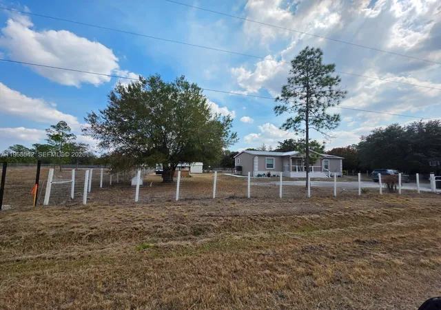 1st image of 555 S Lindero St, Clewiston, FL 33440 | MLS# A11968542