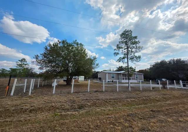 2nd image of 555 S Lindero St, Clewiston, FL 33440 | MLS# A11968542