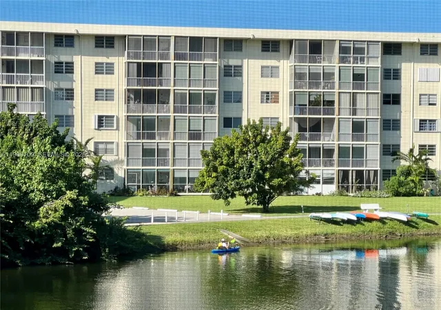 3rd image of 2855 Leonard Dr #H202, Aventura, FL 33160 | MLS# A11968700