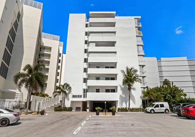 Photo 3 of Condo for sale at 3580 S Ocean Blvd #2a, Palm Beach, FL 33480 | MLS# R11165162 | Listing updated on 2026-09-23