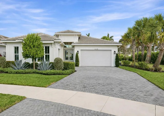 3rd image of 12176 Waterstone Cir, Palm Beach Gardens, FL 33412 | MLS# R11165196