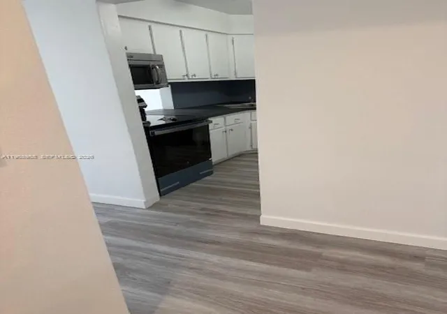 2nd image of 1400 Ne 191St St #308, Miami, FL 33179 | MLS# A11968958