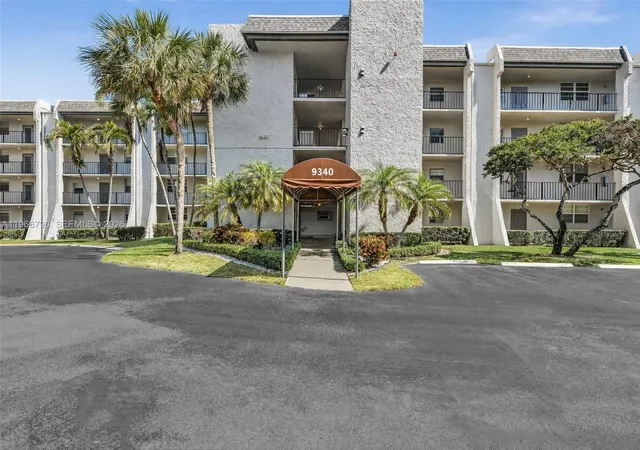 1st image of 9340 Lagoon Pl #303, Davie, FL 33324 | MLS# A11966790