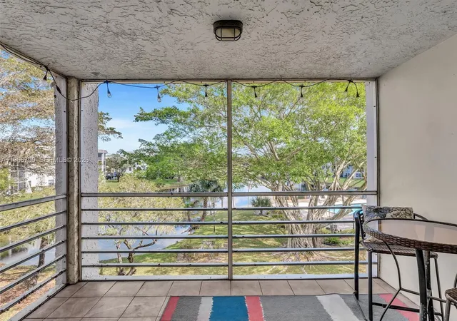 4th image of 9340 Lagoon Pl, Davie, FL 33324