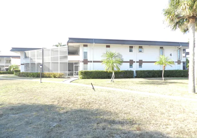 2nd image of 4 Greenway Vlg N N, Royal Palm Beach, FL 33411